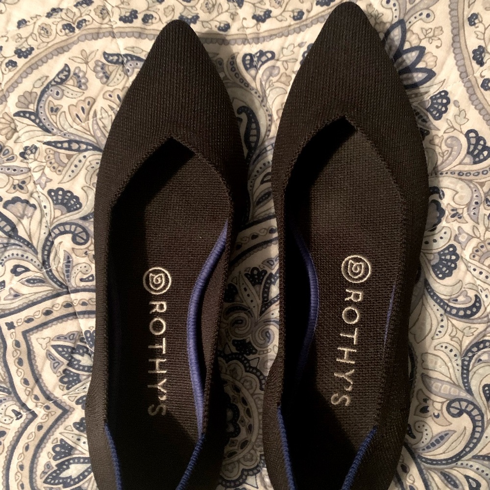 Pointed Toe Black Rothy’s